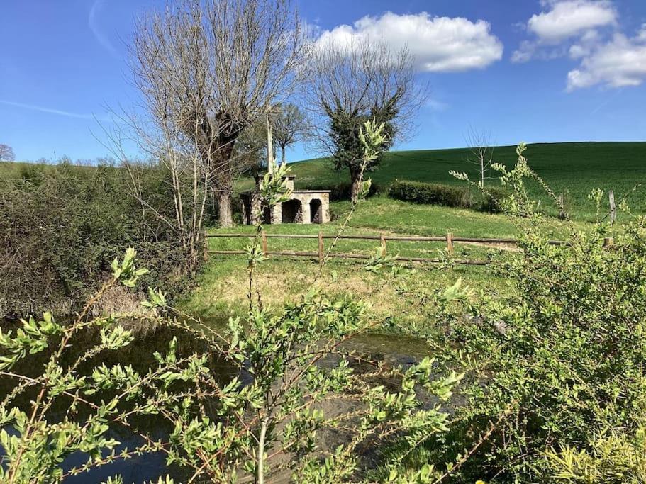 Le Gite De La Fontaine Chiddes 外观 照片